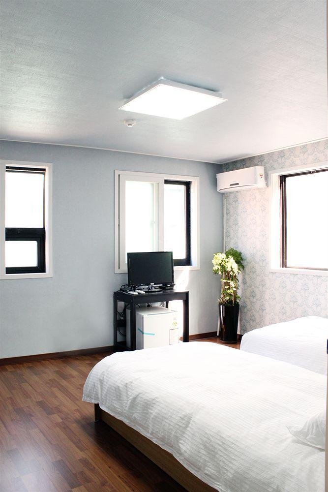 24 Myeongdong Avenue Guest house 2*